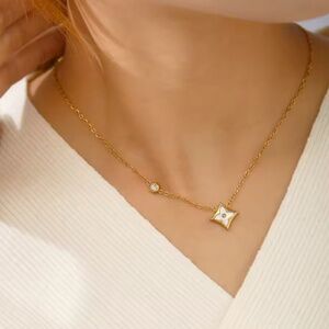 Old Money Necklace With Diamonds White Four-Leaf Clover